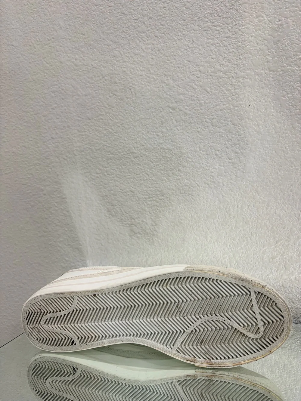 Nike White Low-Top Women's Sneakers with Stitch Swoosh